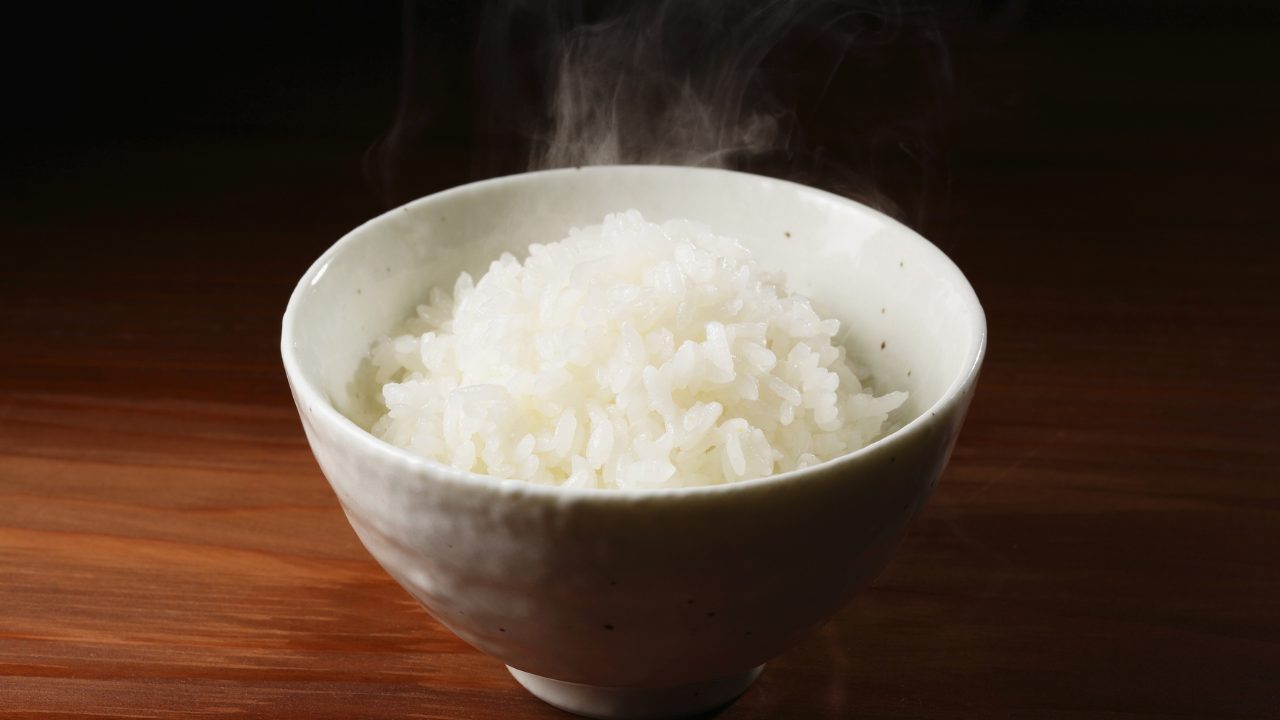 茶碗に入った米