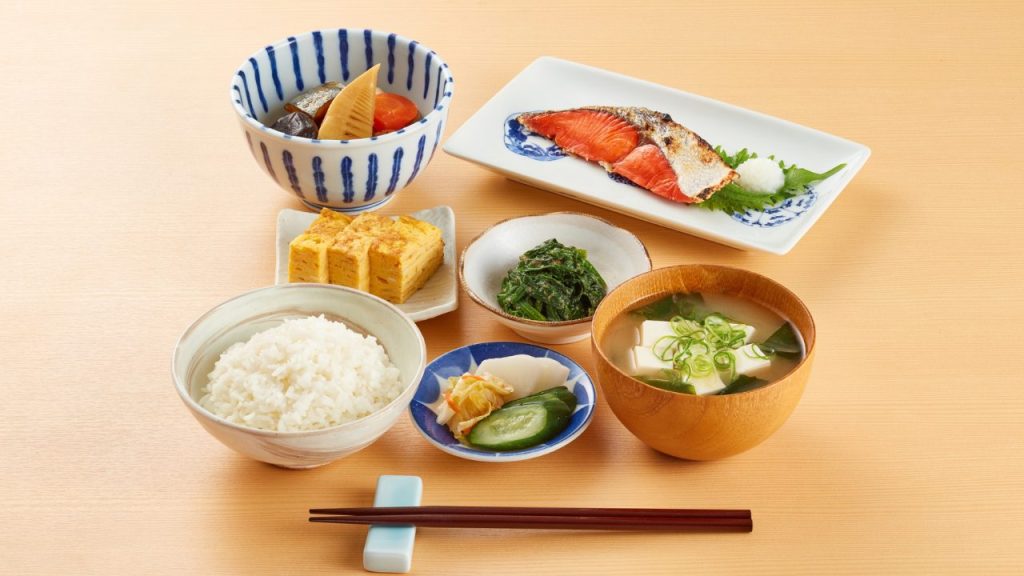 和食が並べられた食卓