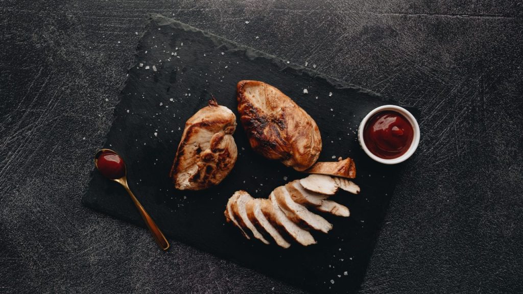 鶏胸肉が綺麗に並べられている