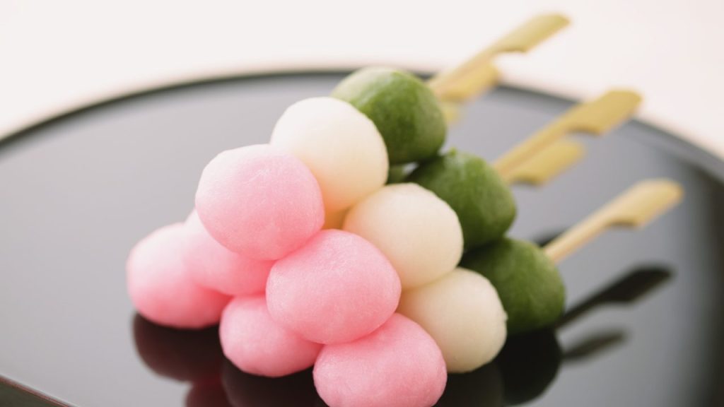 三色団子が五つ置いてある
